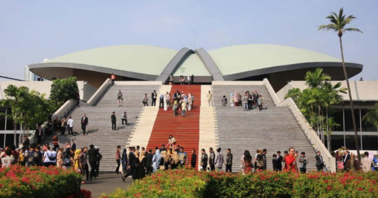 Kabar Indonesia Terupdate 2025: Politik, Ekonomi, dan Tren Sosial